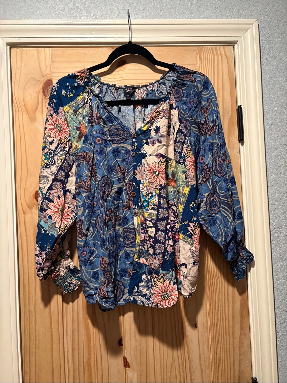 Gigio Women’s Blue Floral Peasant Top size Medium Boho